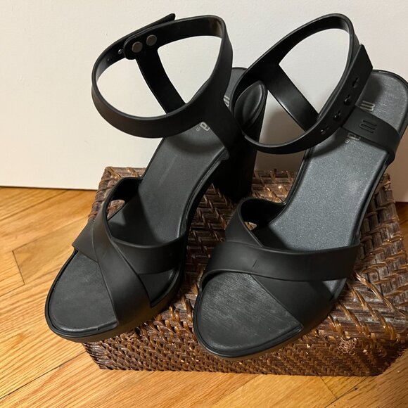 Melissa "Classic Lady" Heels in Black (size 7) - Picture 3 of 5